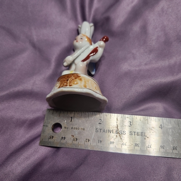 Vintage Occupied Japan Porcelain Angel Cherub with violin vase or candleholder - Picture 6 of 7